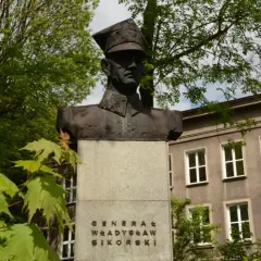 Plac Generała Sikorskiego w Krakowie - historia i atrakcje w okolicy