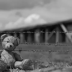 Dzieci z Auschwitz: Wstrząsająca historia małych więźniów. Ich los